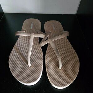 Women's Worn Old Navy Sandals Beige/Tan Flip Flops Size 6.5